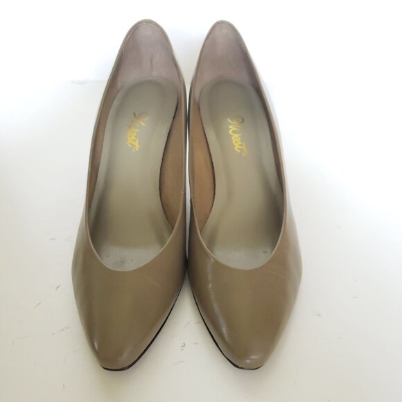 👠 9 West Khaki Leather Pumps - Classic & Comfortable (Size 6.5M) - Picture 4 of 14